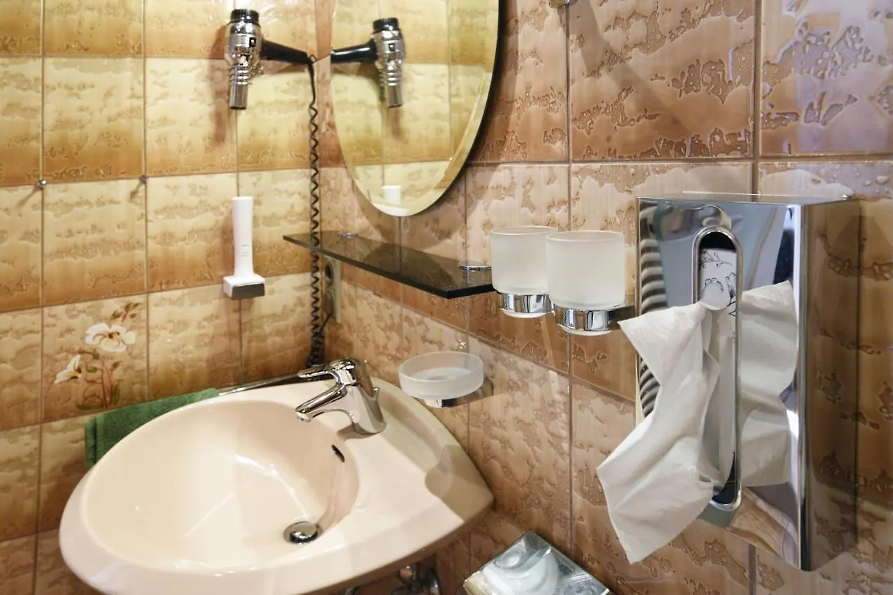 Gasthof & Hotel Goldener Hirsch باد بيرنك ام كيش 3*,